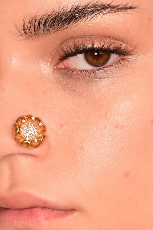 FLOWER NOSE PIN