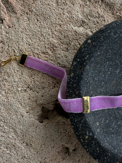 TIMELESS LION VELVET CHOKER