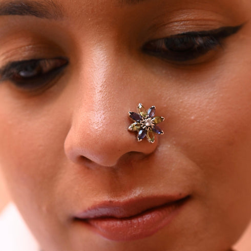 SILVER FLOWER NOSE PIN