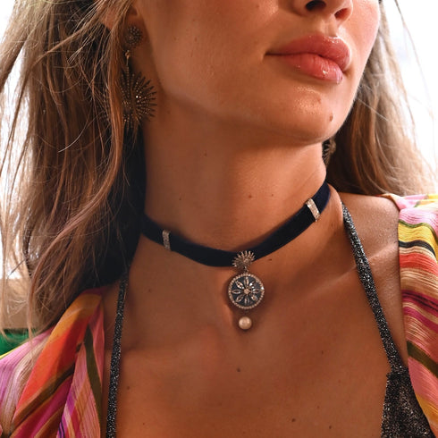VICTORIAN VELVET CHOKER