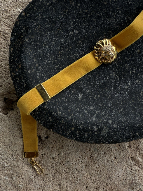 MUSTARD LION VELVET CHOKER
