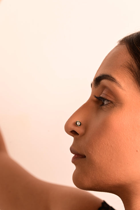 BLACK ENAMEL DIAMOND NOSE PIN